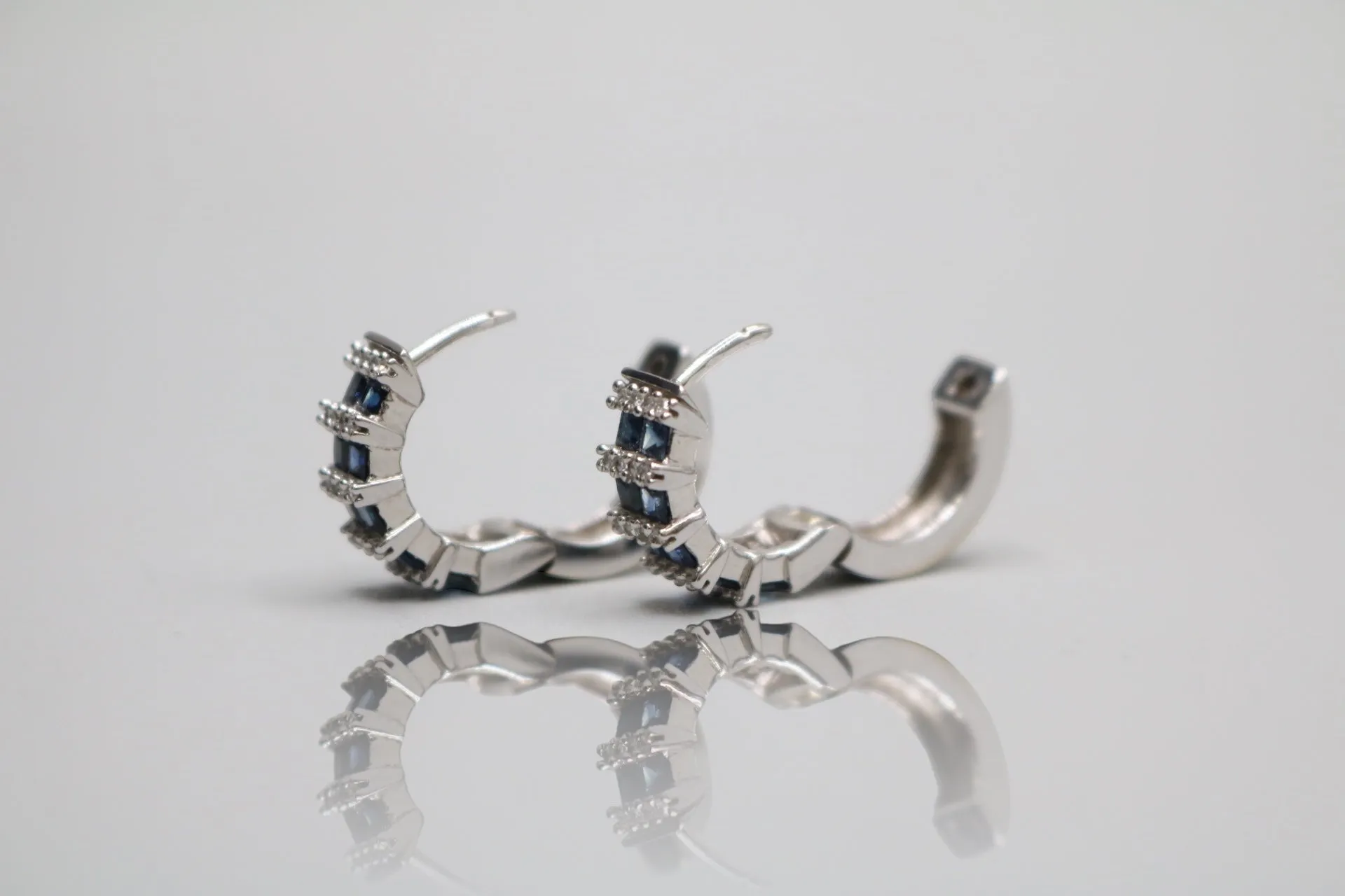 14K White Gold Diamond and Sapphire Earrings (Sapphire 0.40 CTW) (Diamond 0.40 CTW)