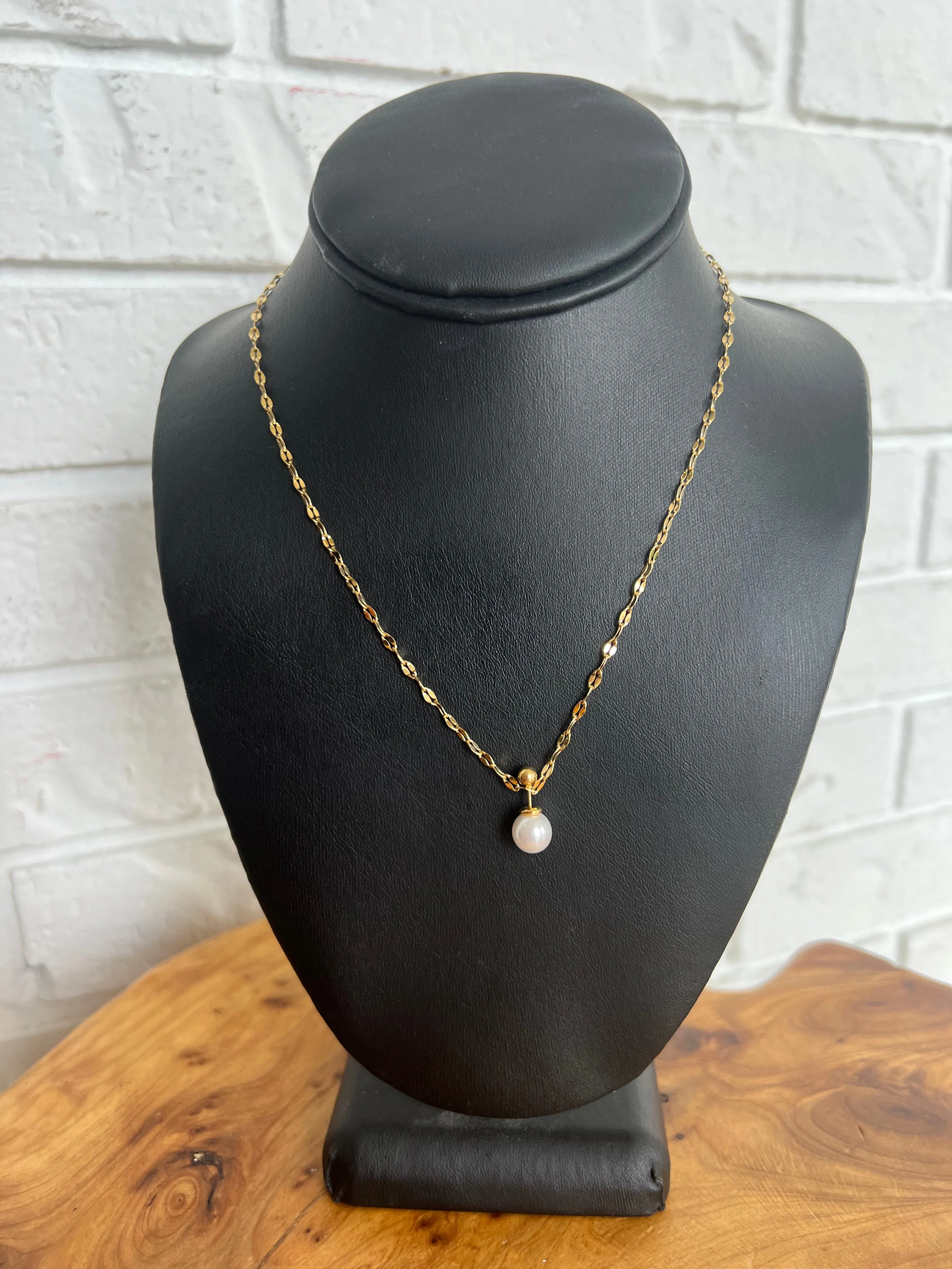 18K Liv Pearl Pendant Necklace