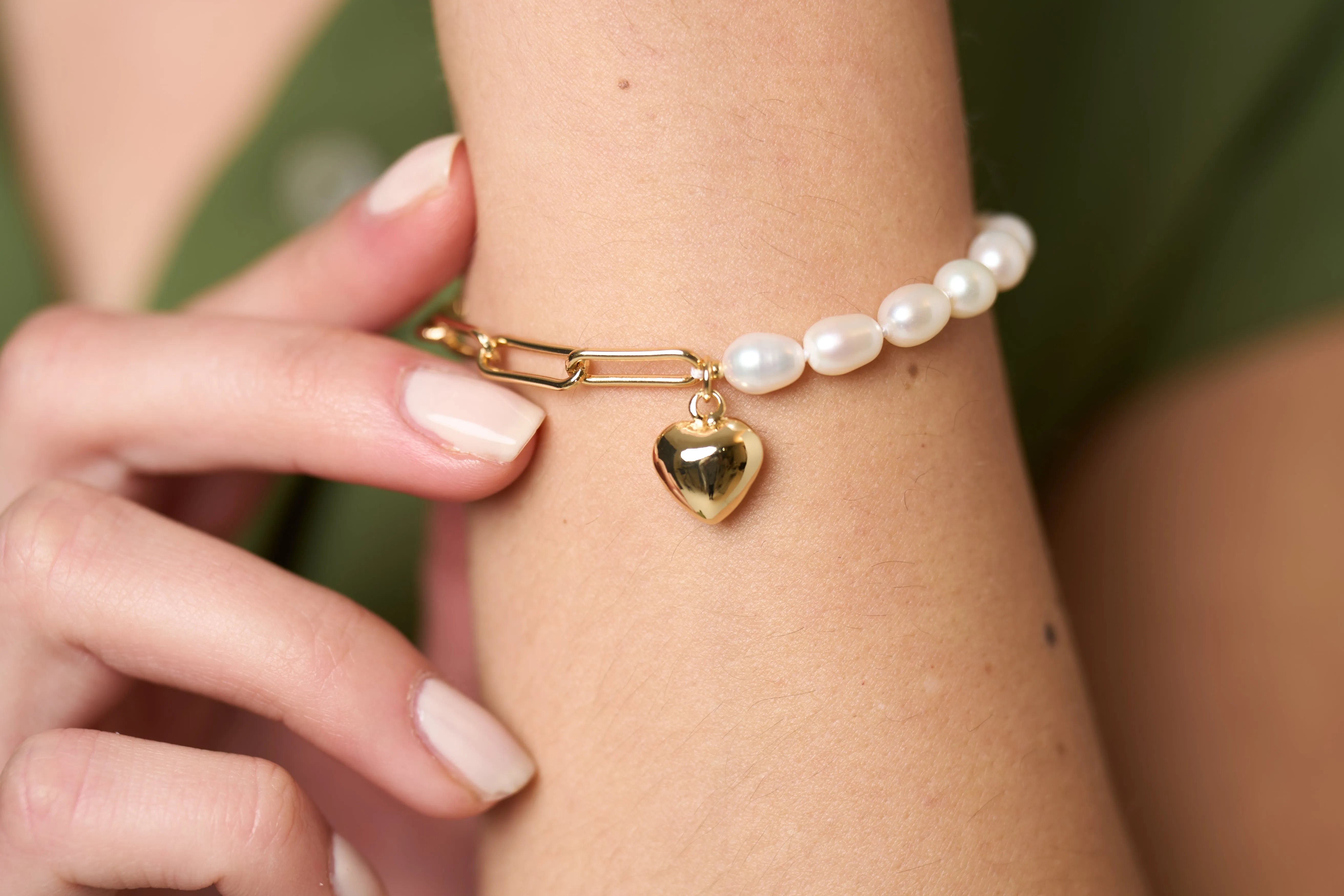 Amare oval cultured freshwater pearl & gold chain bracelet with gold heart