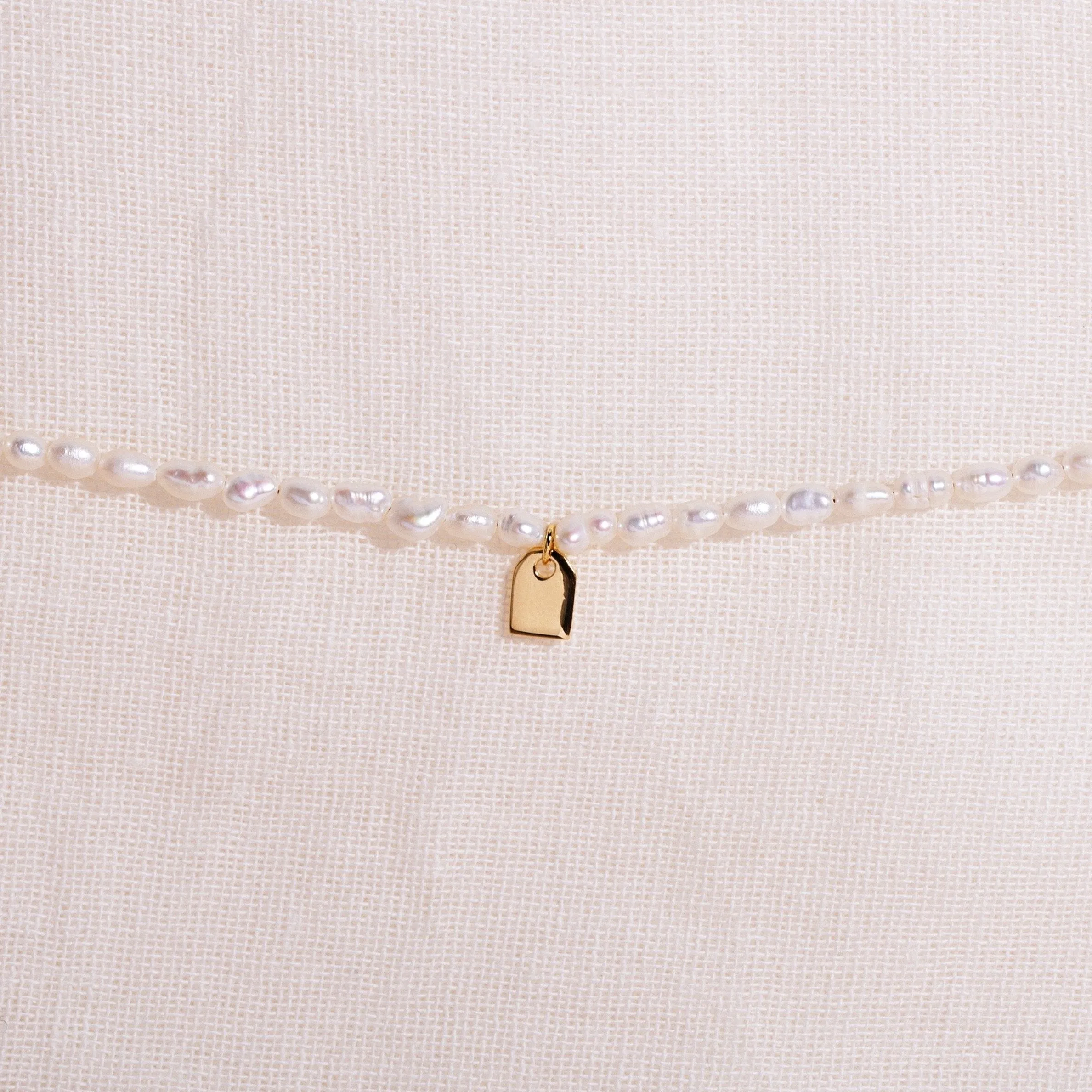 Galore Personalized Bracelet Pearl & Tag | Gold Women