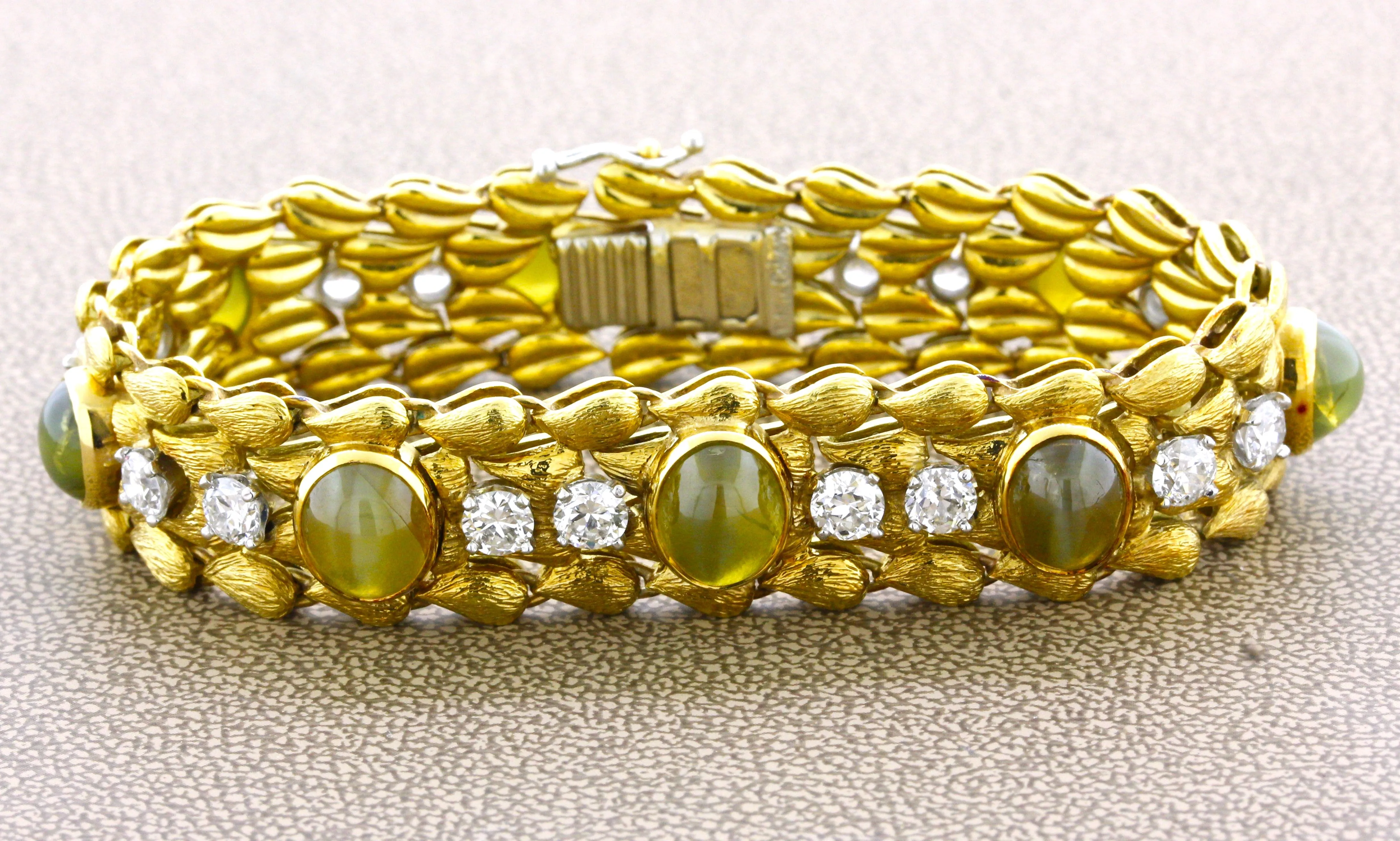 Julius Cohen Cats Eye Chrysoberyl Diamond Gold Bracelet