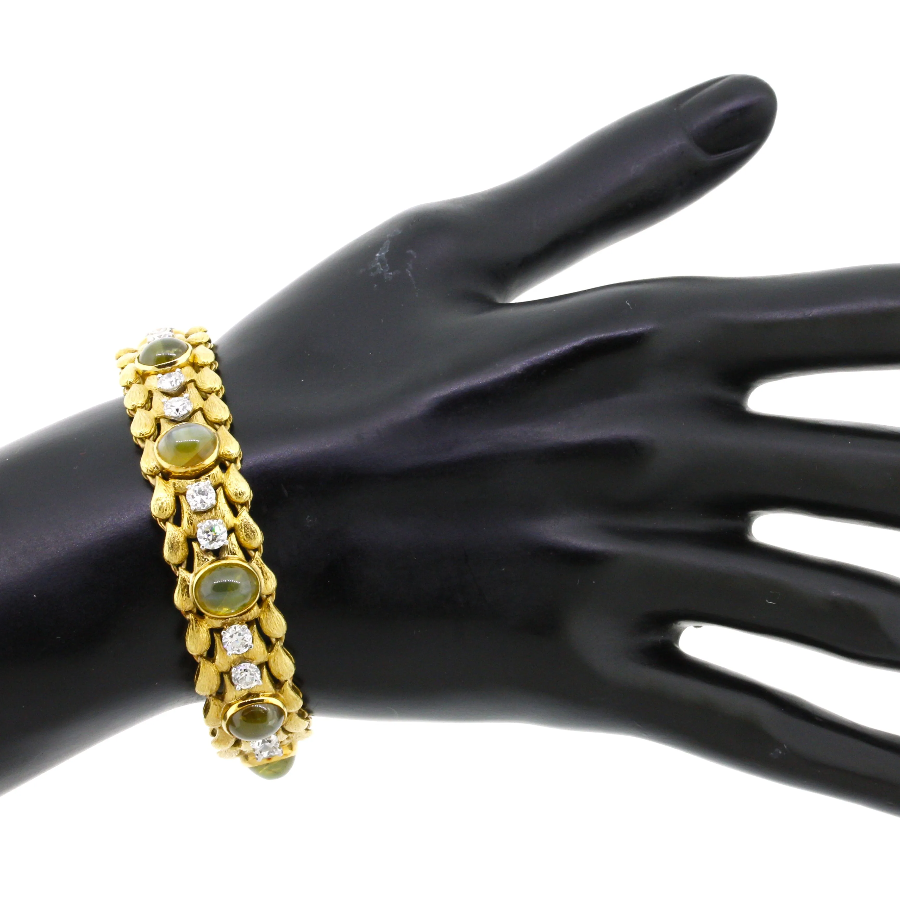 Julius Cohen Cats Eye Chrysoberyl Diamond Gold Bracelet