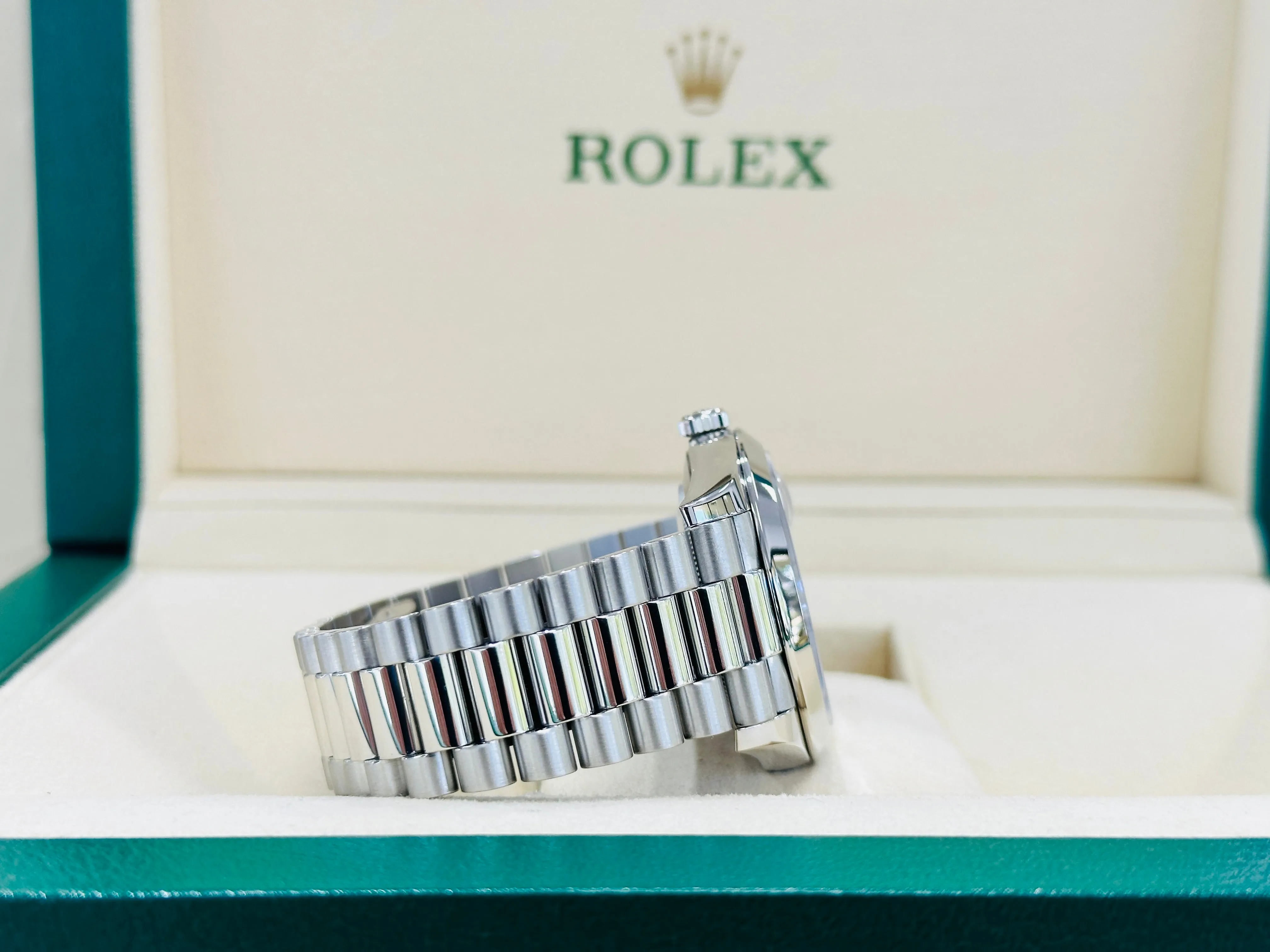 Rolex Day-Date 40 228206 Platinum Blue Roman PreOwned