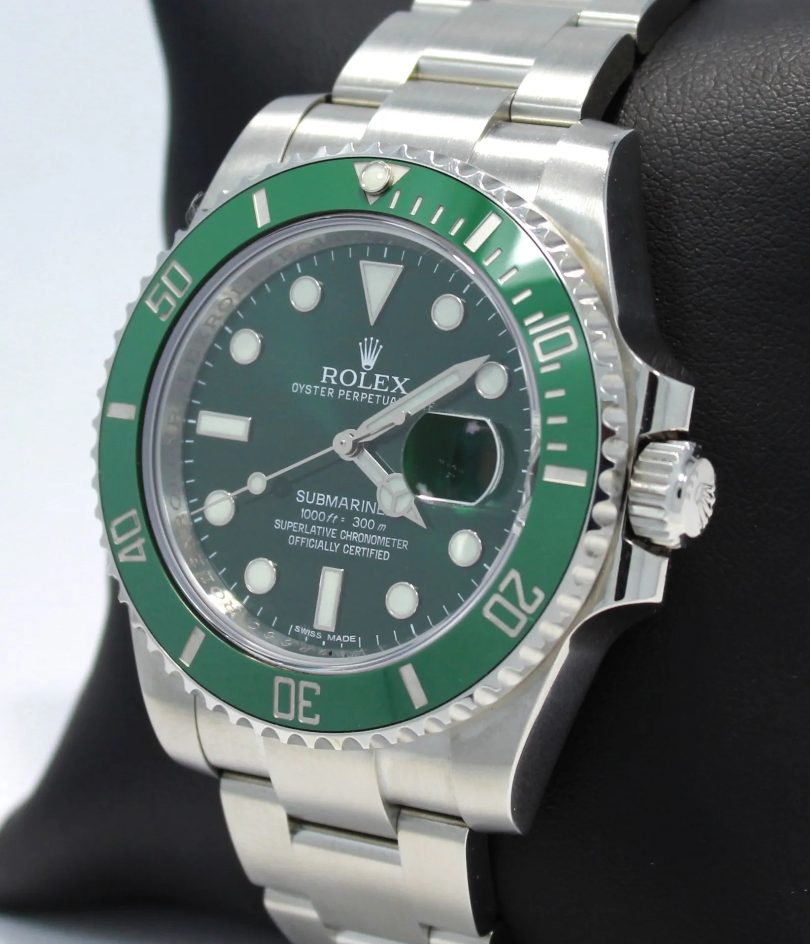 Rolex Oyster Perpetual Submariner HULK 116610LV BOX/PAPERS