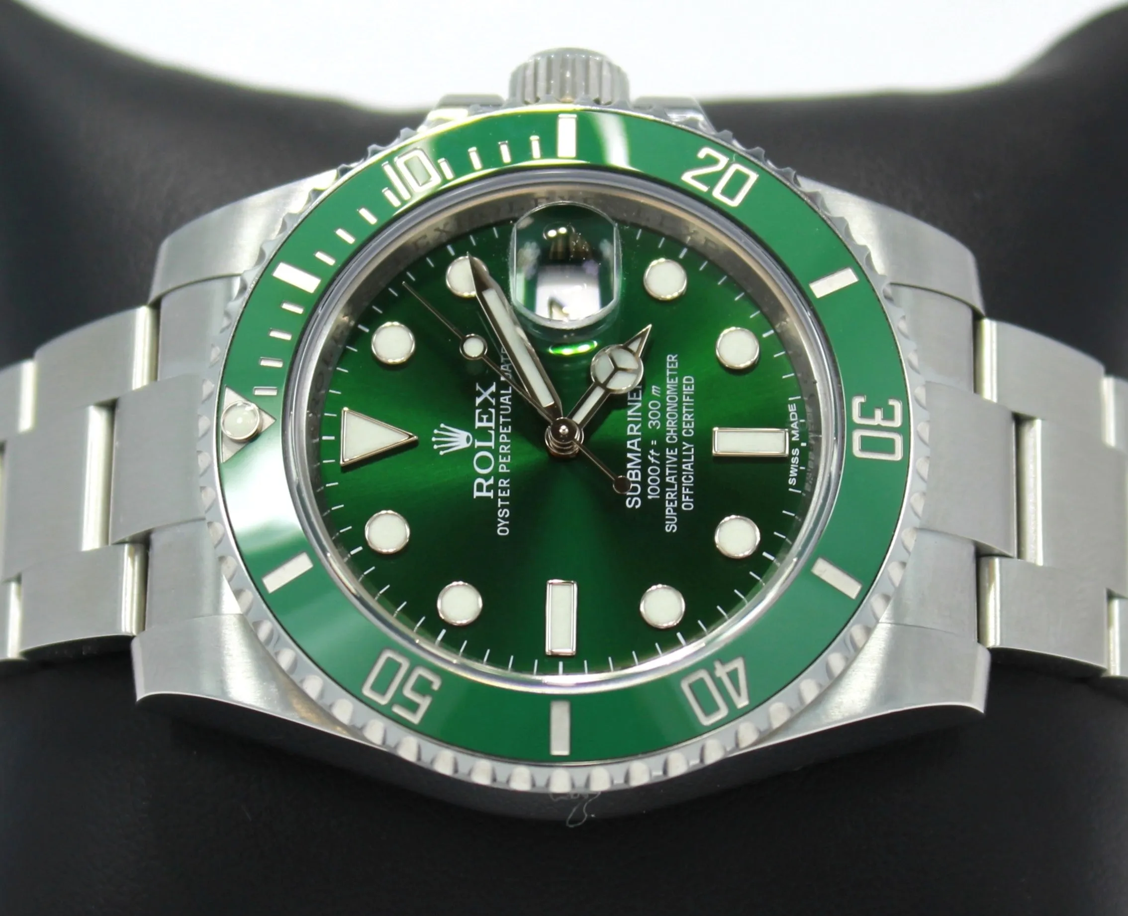 Rolex Oyster Perpetual Submariner HULK 116610LV BOX/PAPERS