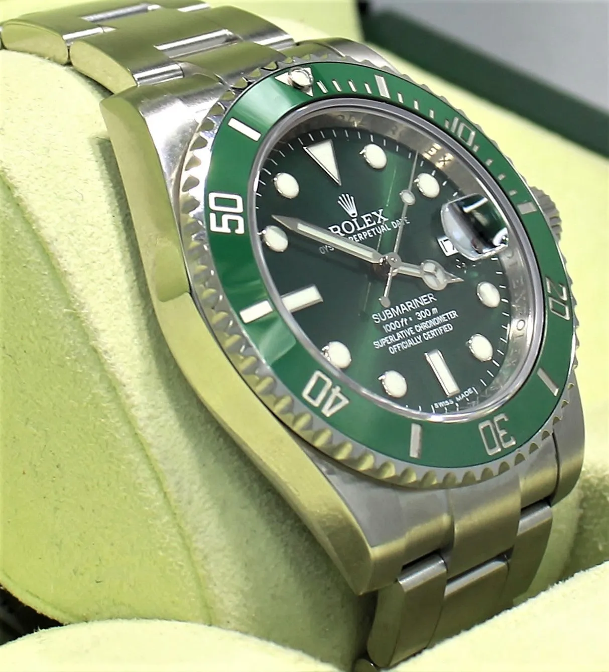 Rolex Oyster Perpetual Submariner HULK 116610LV BOX/PAPERS