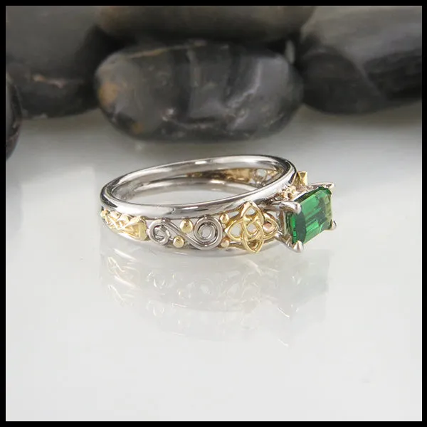 Tsavorite Garnet Starlight Custom Ring in Gold